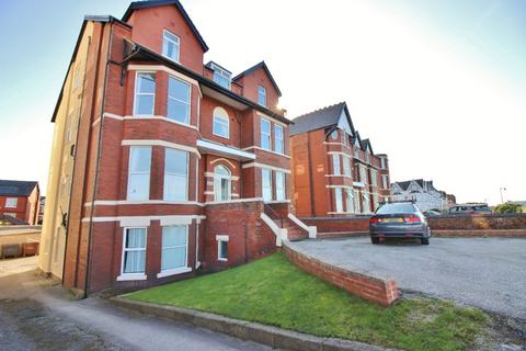2 bedroom flat to rent, Promenade, Southport, PR9