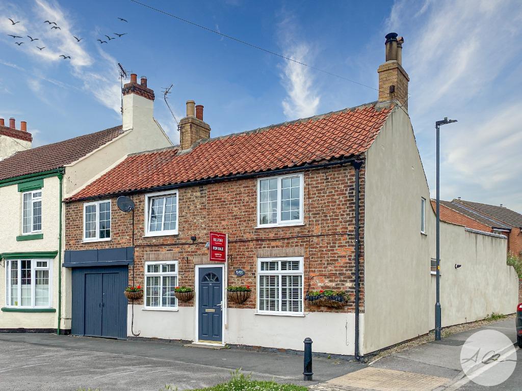 Long Street, Thirsk, YO7 4 bed semidetached house £255,000