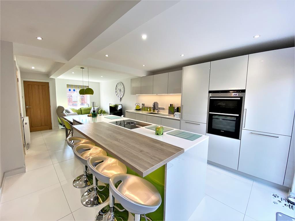 Croft Drive, Mapplewell, Barnsley... 4 bed detached house £350,000