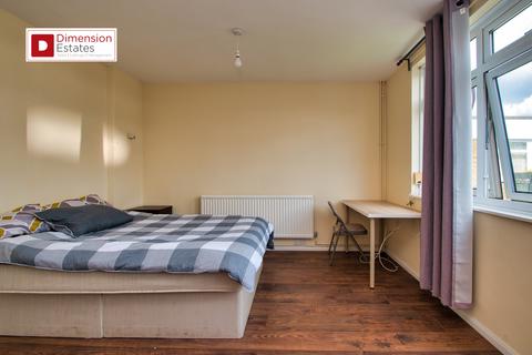 3 bedroom maisonette to rent - Anthony Cope Court, Chart Street, London, N1