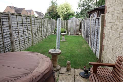 2 bedroom terraced house to rent, Kemble Drive