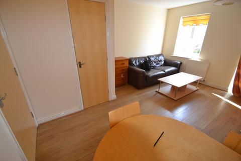 4 bedroom townhouse to rent, Reilly Street, Hulme, Manchester. M15 5NB