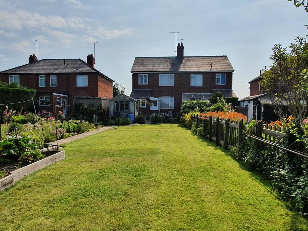 Clive Lane, Winsford 3 bed semidetached house £185,000