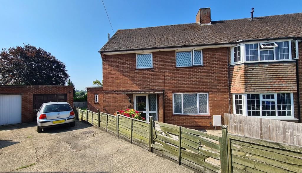 Beaumont Crescent, Brackley 3 bed end of terrace house £320,000