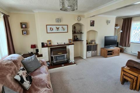 13 Beaumont Crescent, Brackley, NN13 6AS
