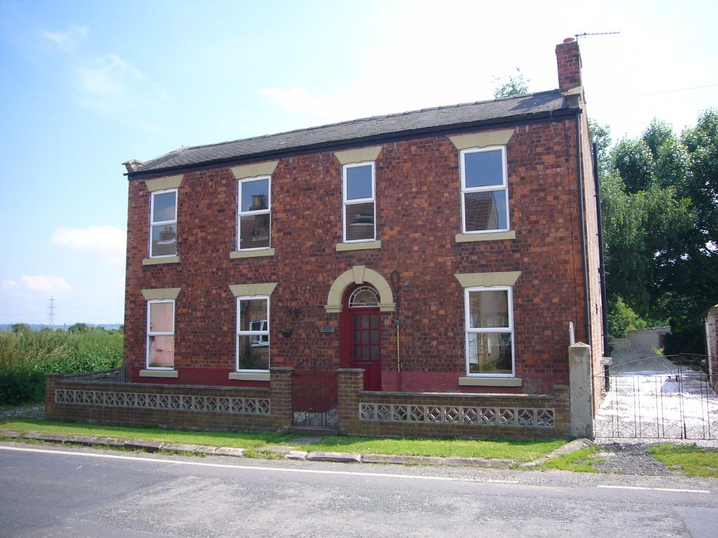 Main Street, Whitgift, Goole, DN14 8HL 3 bed detached house £300,000