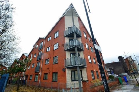 2 bedroom flat to rent, Stretford Rd, Hulme, Manchester. M15 6HE