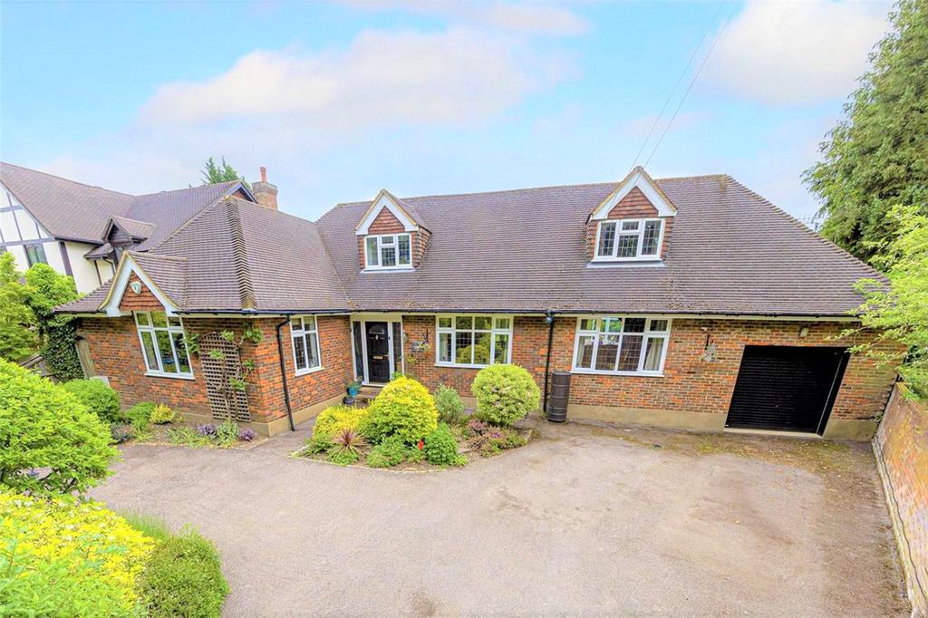Meadow Way, Hemel Hempstead, Hertfordshire 4 bed bungalow £950,000