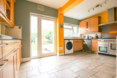 19 Pine Ridge, Carshalton, SM5 4QQ