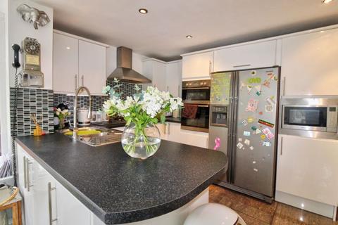 8 Saracen Drive, Sutton Coldfield, B75 7HF