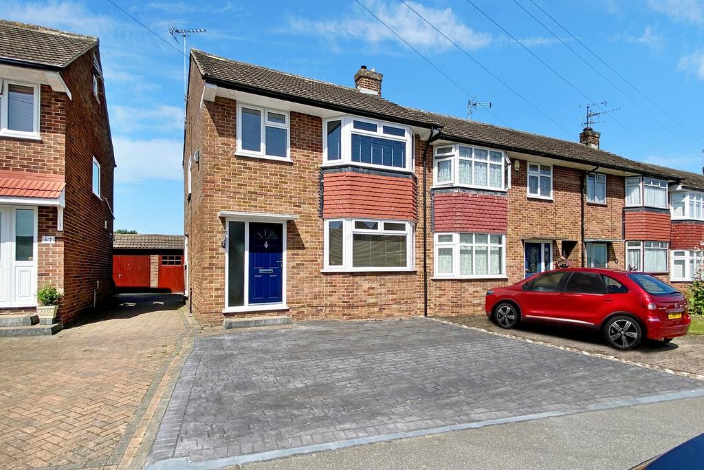 St Anthonys Drive, Moulsham Lodge, Chelmsford, CM2 3 bed semidetached house £1,295 pcm (£299 pw)