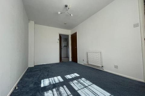 2 bedroom semi-detached house to rent, Ormsby Close, Luton, LU1 3SN
