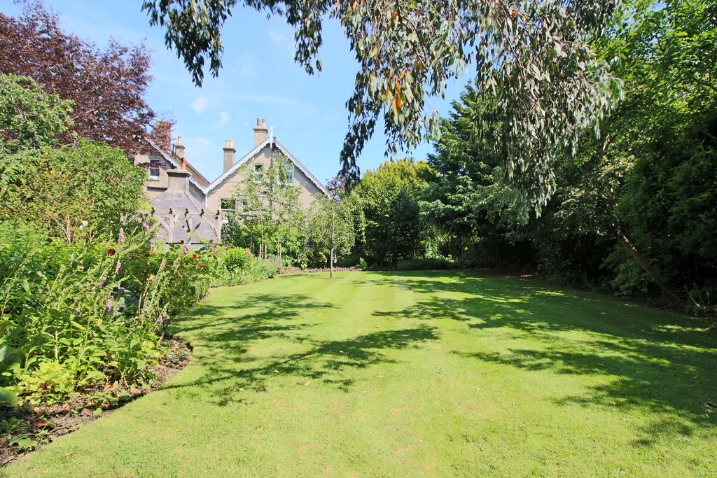 Chancellors Park, Hassocks, West... 6 bed semidetached house £1,300,000