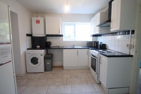 3 bedroom semi-detached house to rent, New Peachey Lane, Uxbridge, UB8