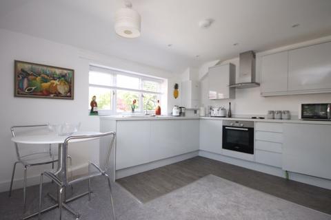 Flat 4, 14 Broadway, Kidlington, OX5 1EF