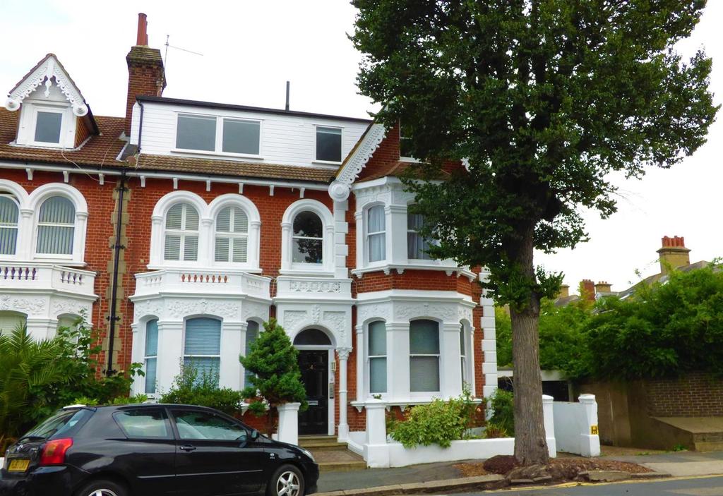Eaton Villas, Hove 2 bed flat £1,395 pcm (£322 pw)