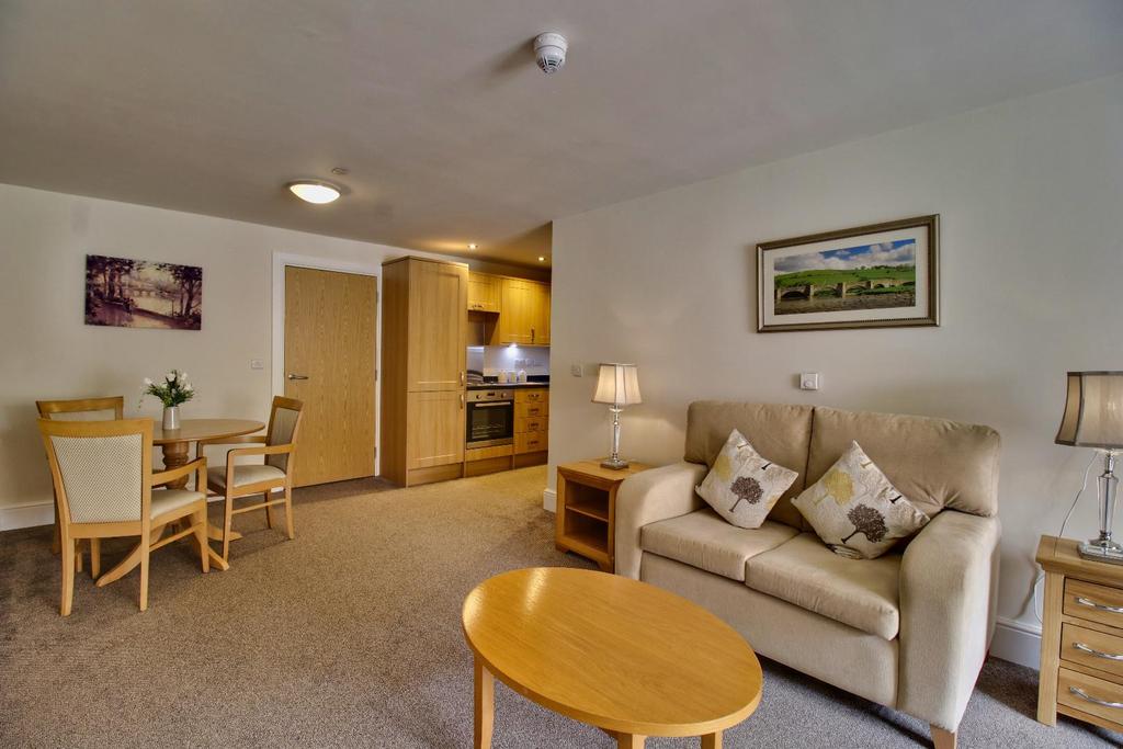 Lounge 3.jpg