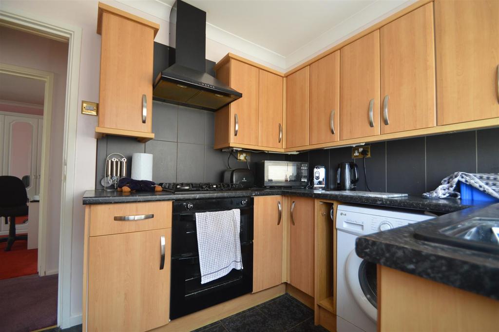 Sutton Court Drive, Rochford 2 bed semidetached bungalow £330,000