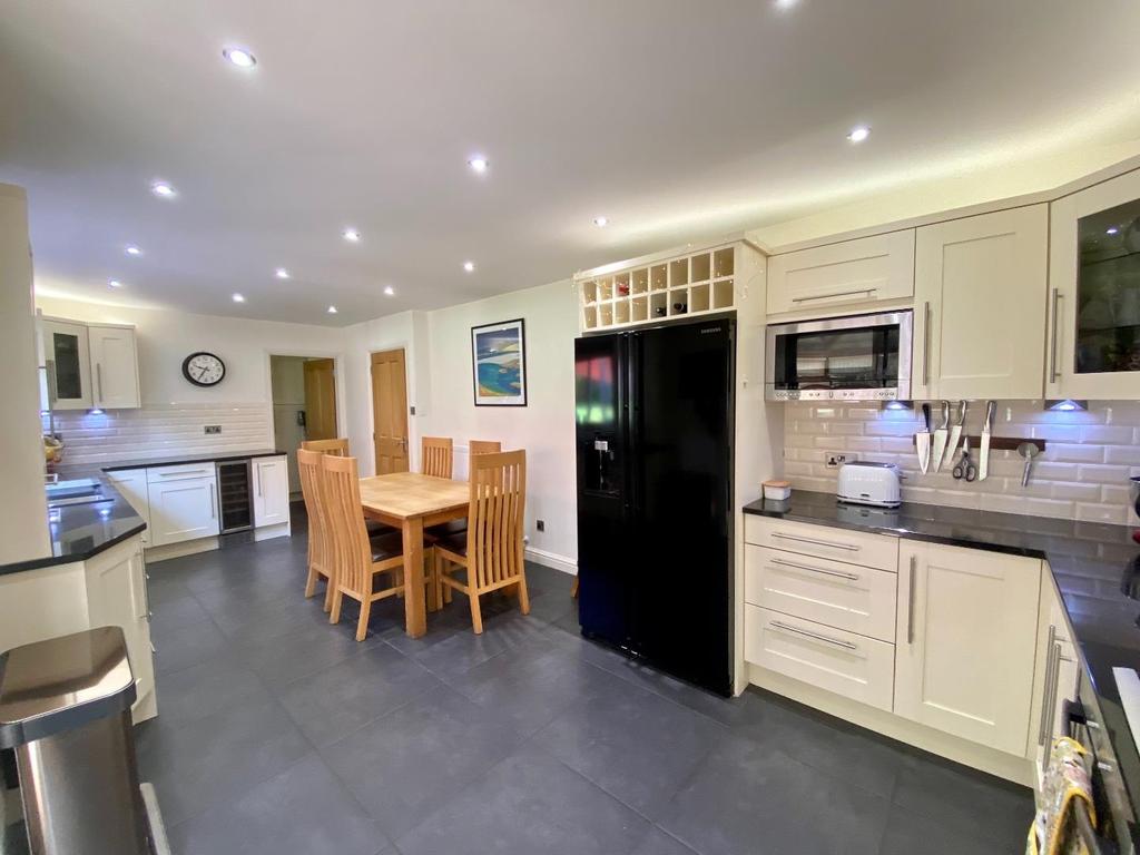 Harefield Park, Birkby, Huddersfield 4 bed detached house £425,000