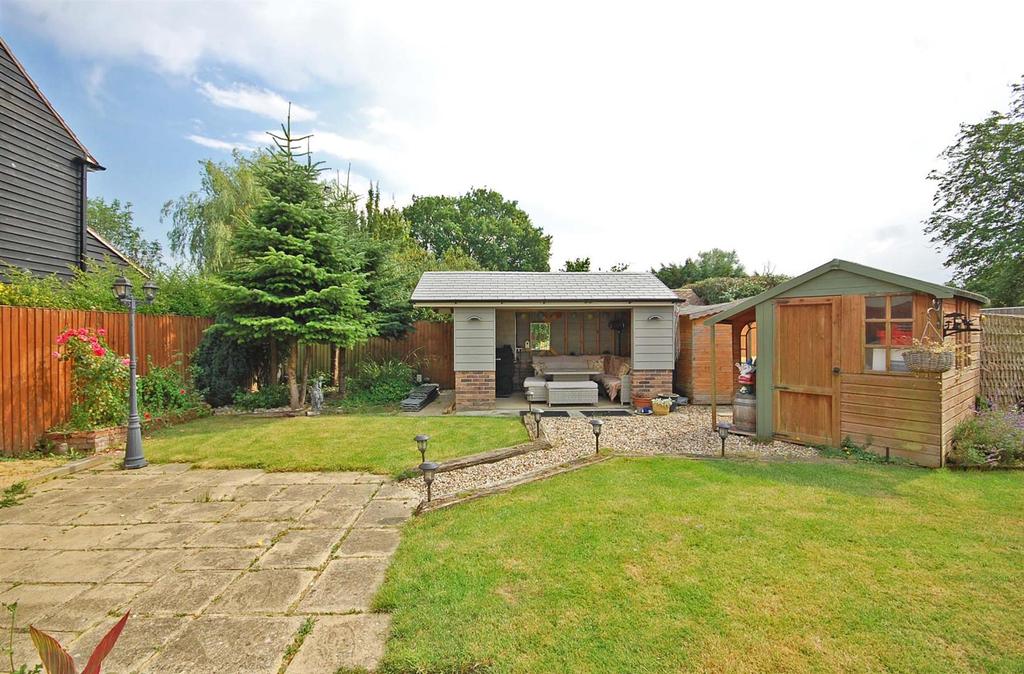 Rear Garden(b).jpg