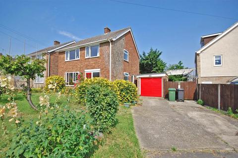 10 Smiths Field, Rayne, Braintree, CM77 6BX