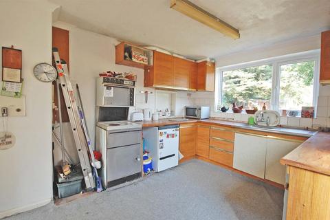 10 Smiths Field, Rayne, Braintree, CM77 6BX