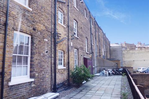 104 West Crescent Road, Gravesend, DA12 2AB