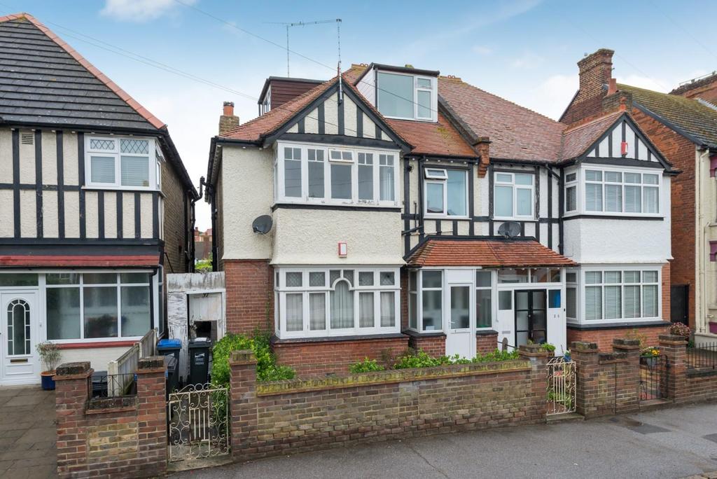 Queens Road, Broadstairs 6 bed semidetached house £550,000