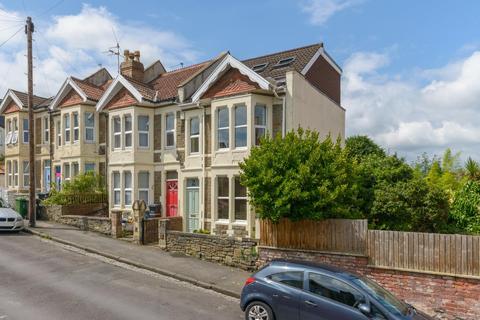 4 bedroom end of terrace house for sale - Harrowdene Road, Knowle