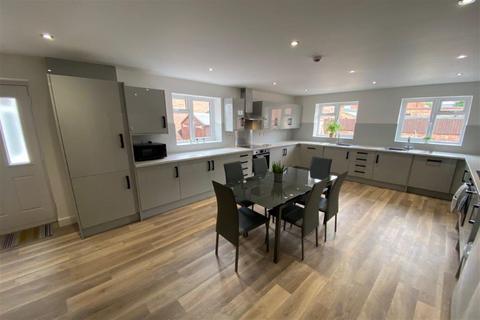 undefined, Rooms at City Road, Beeston, NG9 2LQ