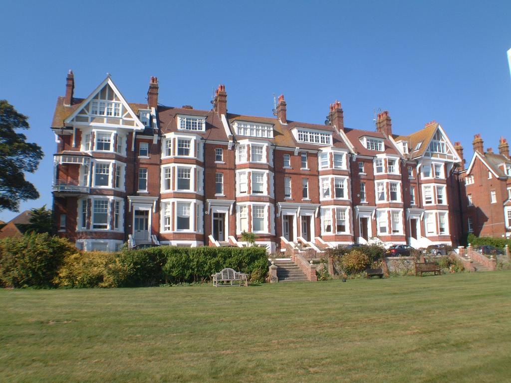 Chatsworth Gardens, Eastbourne BN20 2 bed apartment £495,000