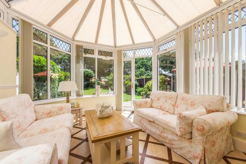 7 Forest Side, Worcester Park, KT4 7PA