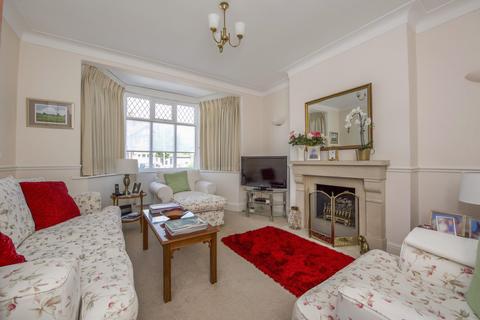7 Forest Side, Worcester Park, KT4 7PA