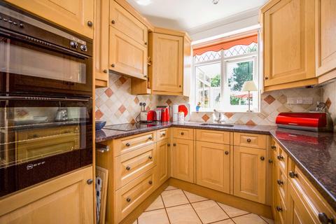 7 Forest Side, Worcester Park, KT4 7PA