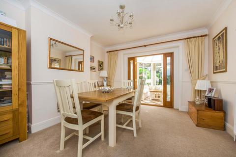 7 Forest Side, Worcester Park, KT4 7PA