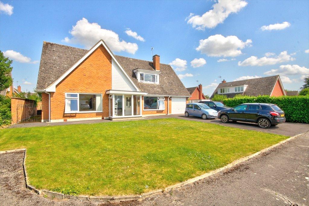 Simon De Montfort Drive, Evesham, WR11 5 bed detached house £600,000