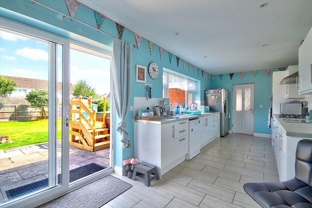 Simon De Montfort Drive, Evesham, WR11 5 bed detached house £600,000
