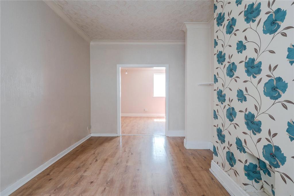 Julian Street, Grimsby, DN32 2 bed terraced house £65,000
