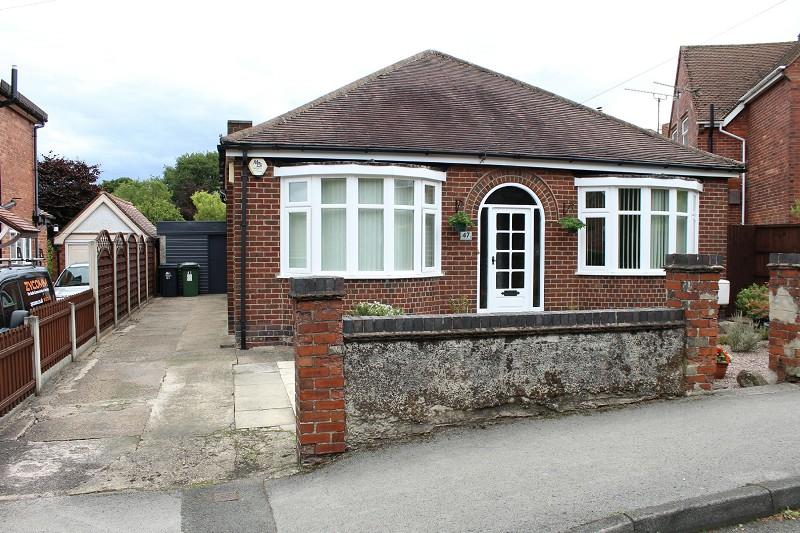 Limes Avenue, Alfreton, Derbyshire. DE55 7DY 3 bed bungalow £189,950