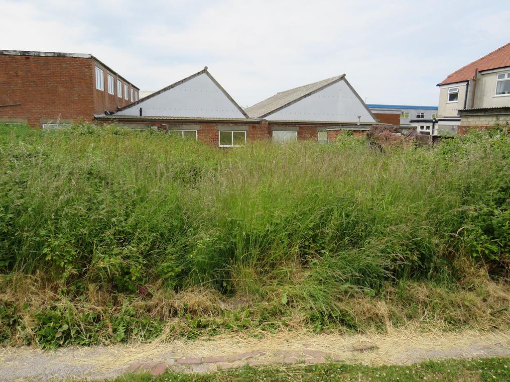 Carleton Avenue, Blackpool, Lancashire, FY3 7JN Land £4,000