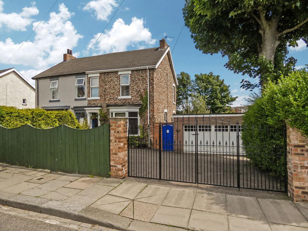 Grays Road, Grangefield, StocktononTees, Cleveland, TS18 4LN 3 bed