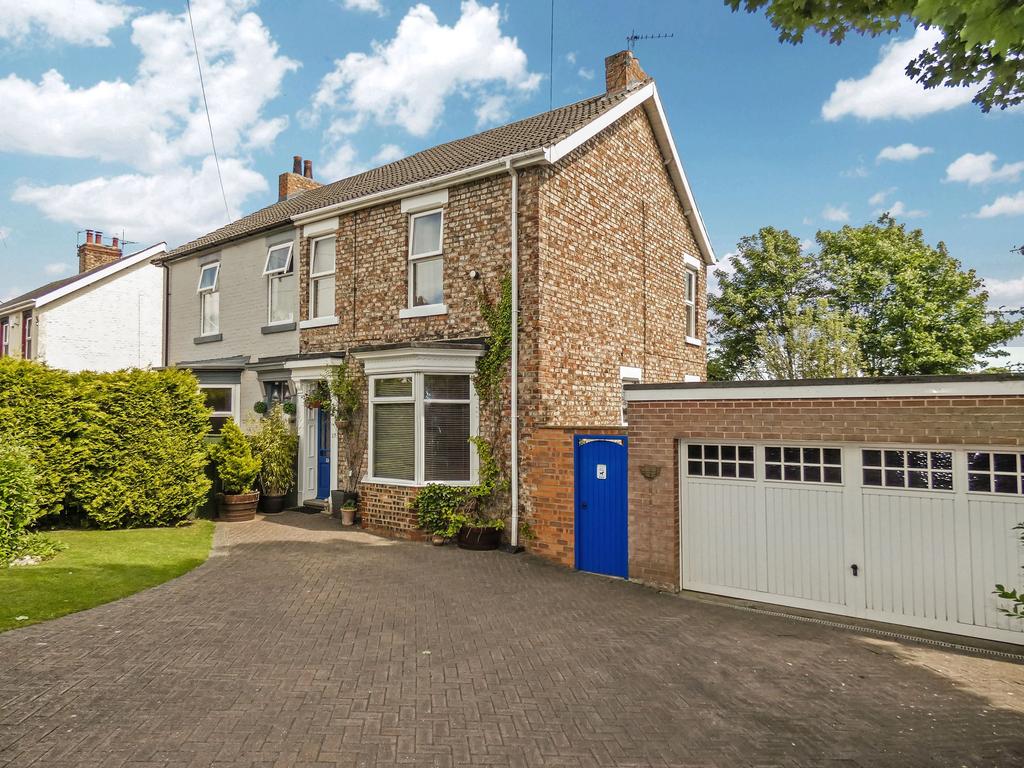 Grays Road, Grangefield, StocktononTees, Cleveland, TS18 4LN 3 bed