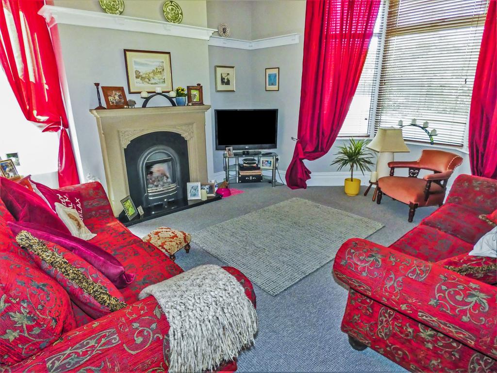 Grays Road, Grangefield, StocktononTees, Cleveland, TS18 4LN 3 bed