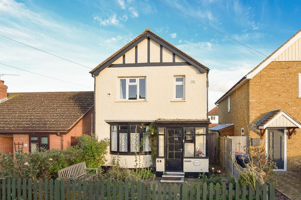 Oxenden Park Drive, Herne Bay 3 bed detached house £1,200 pcm (£277 pw)