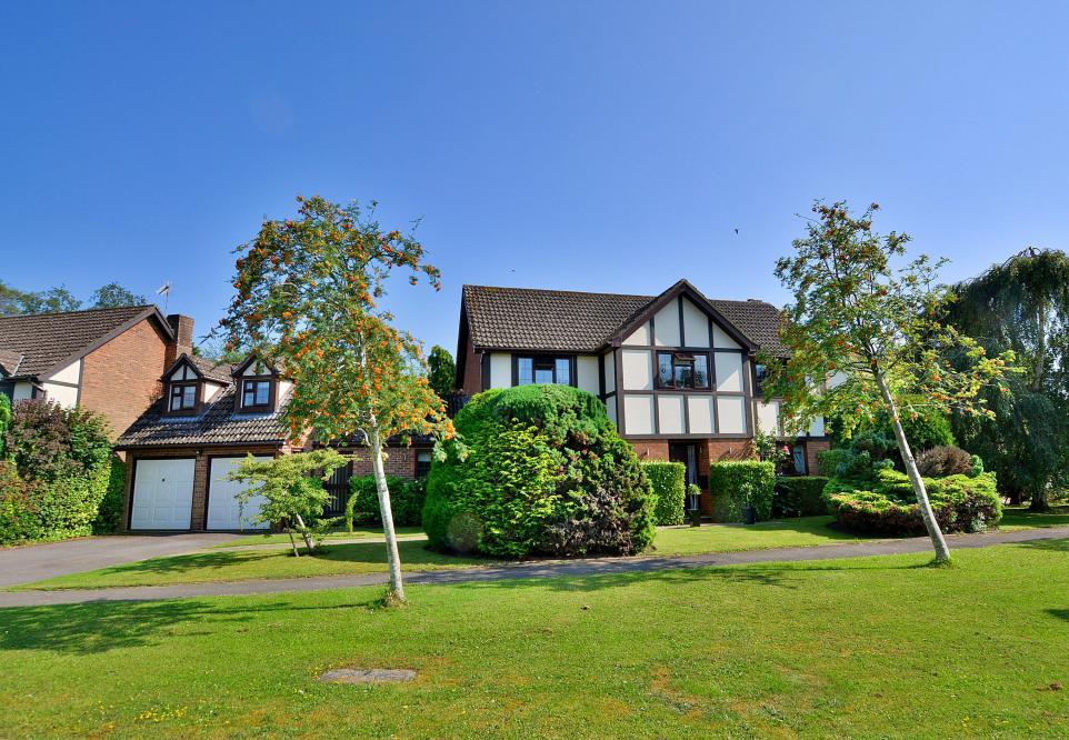 Cedar Way, Ferndown, BH22 9UF 5 bed detached house £850,000