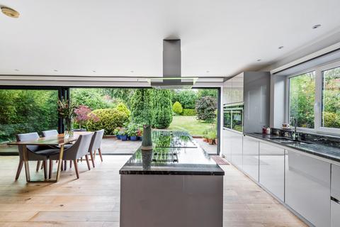 6 York Gate, London, N14 6HS