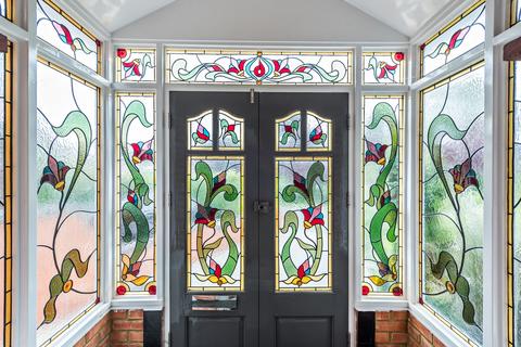 6 York Gate, London, N14 6HS