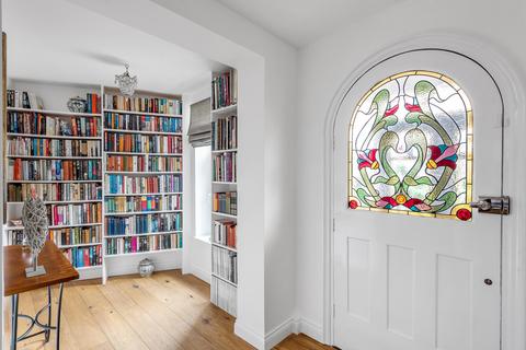 6 York Gate, London, N14 6HS