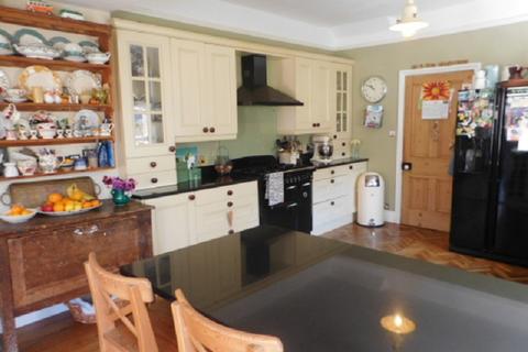 16 Crescent Road, Llandeilo, SA19 6HL
