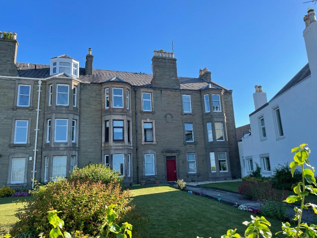 Beach Crescent, Broughty Ferry... 2 bed flat £845 pcm (£195 pw)